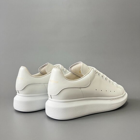 Alexander McQueen Womens Sneakers in White - Picture 4 of 9